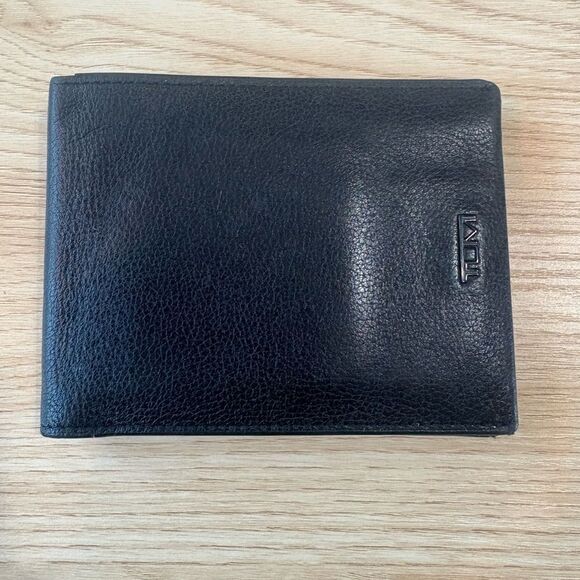 TUMI 299989 Nassau Double Billfold Wallet ID 4 Card Pockets RFID Lock Black - Picture 3 of 9
